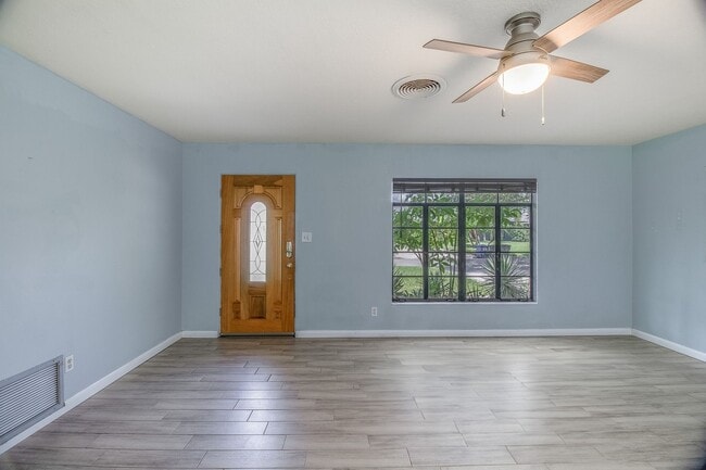 Building Photo - Beautiful 3bed/2bath Home For Rent Near Ba...