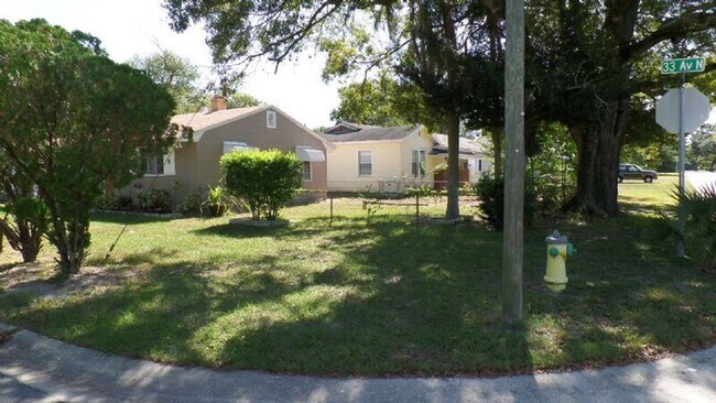 Foto del edificio - 2050-2033 33rd Ave N