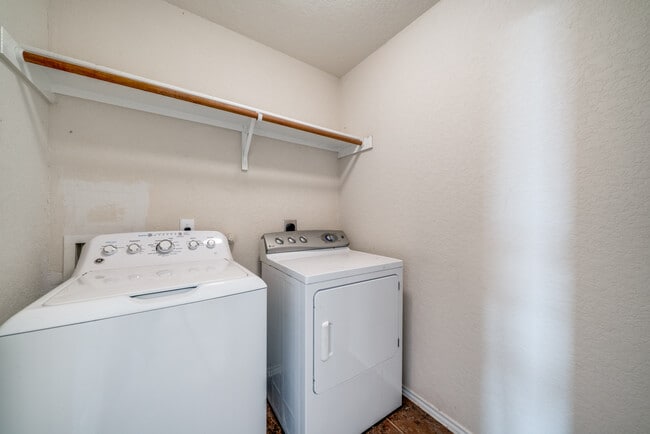 Building Photo - 3125 Muntjac