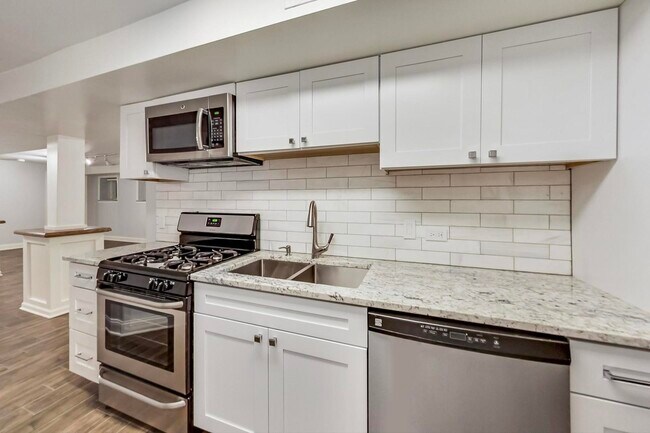 Building Photo - 639 W Fullerton Pkwy