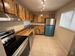 Building Photo - 8005 SW 107th Ave