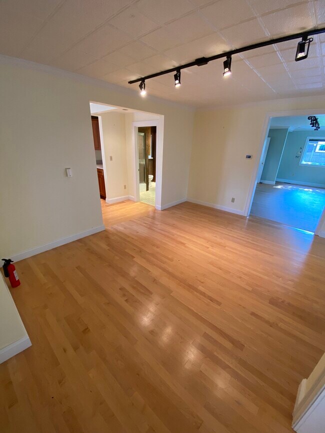 Foto del edificio - 23 Gardner Avenue, Unit 23