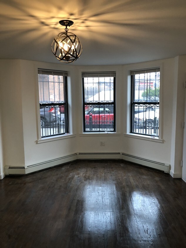Primary Photo - 452 Carlton Ave