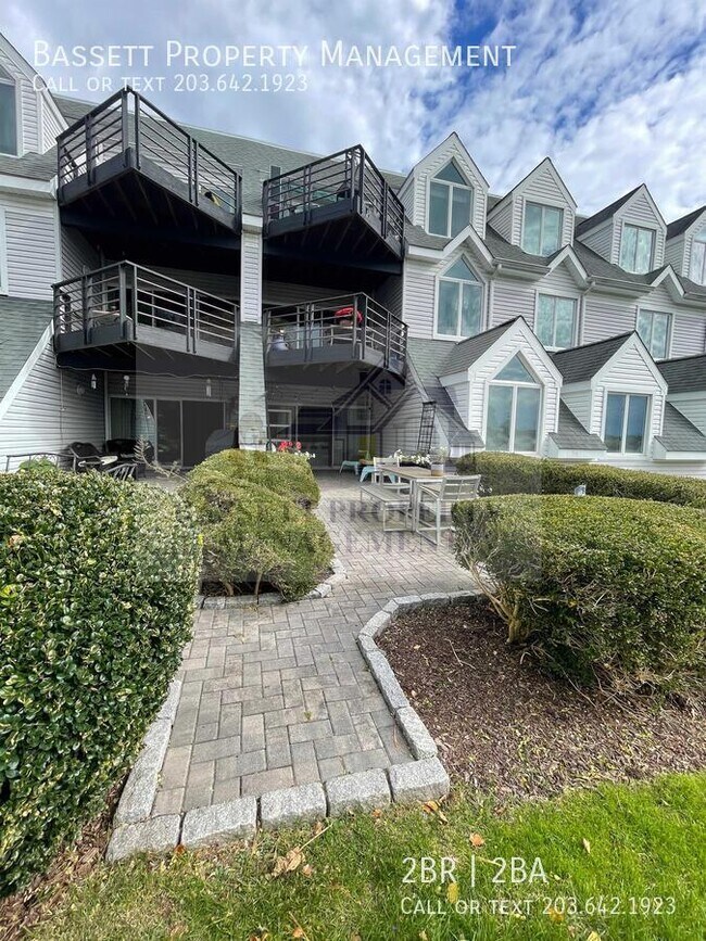 Building Photo - 1115 Windward Rd