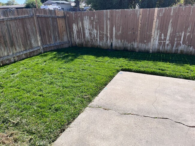 Building Photo - $0 application fee! 2 Bedroom 1 Bathroom D...