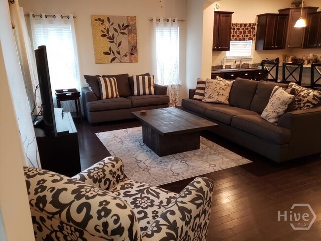 Building Photo - 60 Sunbury Dr