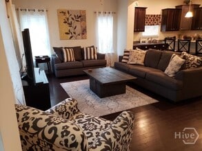 Building Photo - 60 Sunbury Dr