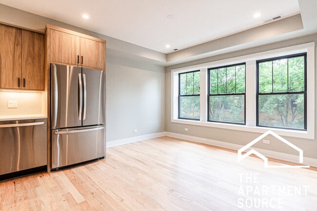 Foto del edificio - 2457 W Logan Blvd