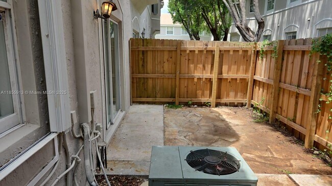 Foto del edificio - 1663 SE 27th Dr