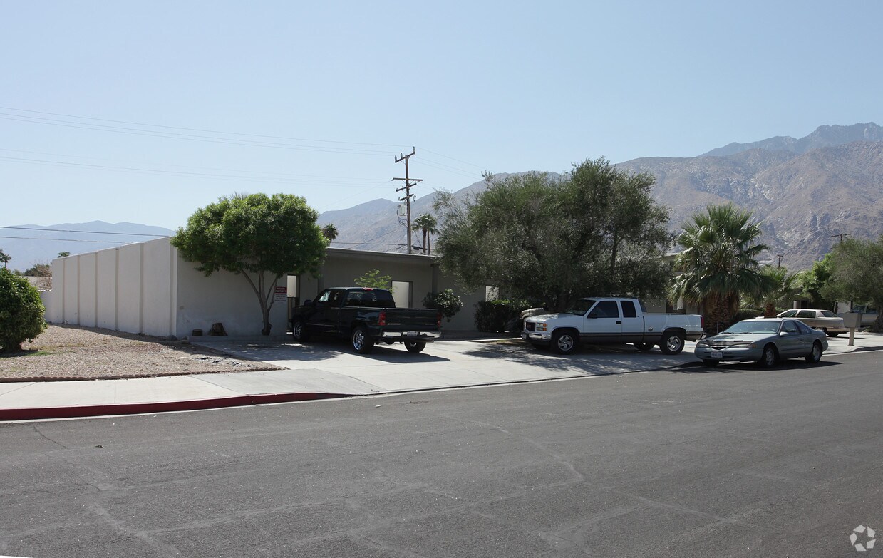 Building Photo - 707 E Chuck Walla Rd