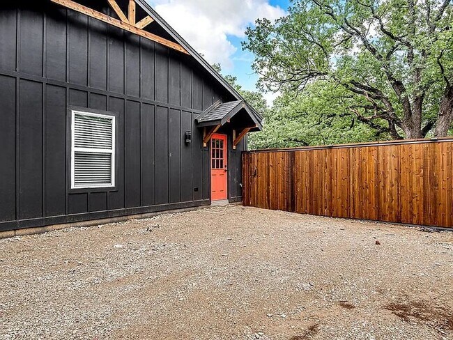 Foto del edificio - 90 Live Oak St