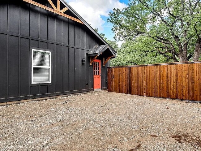 Photo - 90 Live Oak St House