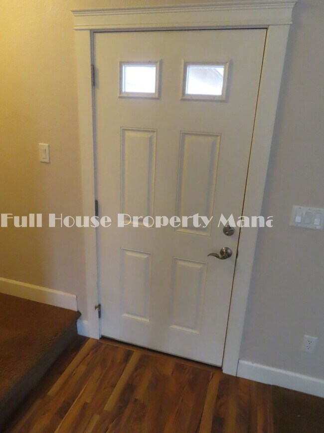 Building Photo - 3 br, 2.5 bath House - 2121 Smithoak St.