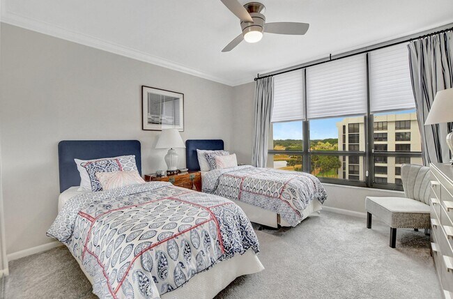 Foto del edificio - 6845 Willow Wood Dr