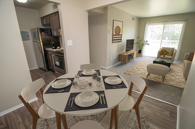 Dining Space - Lakeview Apartments of Farmington Hills