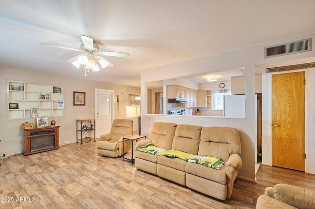 Foto del edificio - 5410 E University Dr