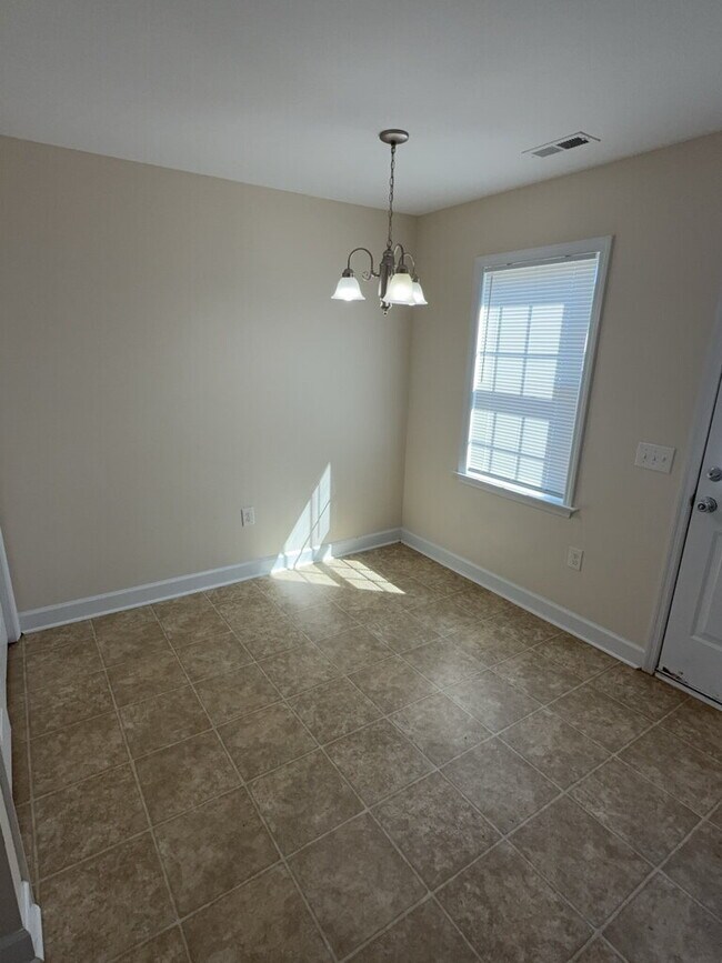 Foto del edificio - Adorable 2 Bedroom, 2 Bath Townhome-643 Fo...