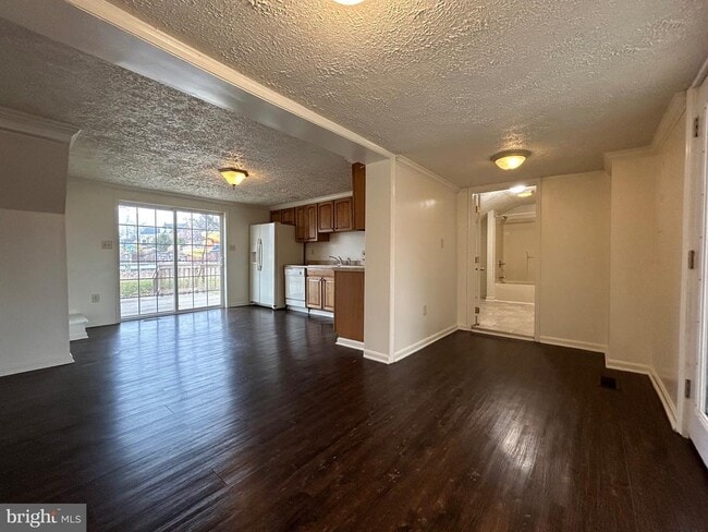 Building Photo - 2266 Henshaw Rd