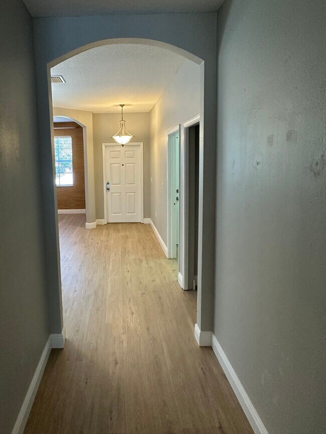 Building Photo - 20205 Merry Oak Ave