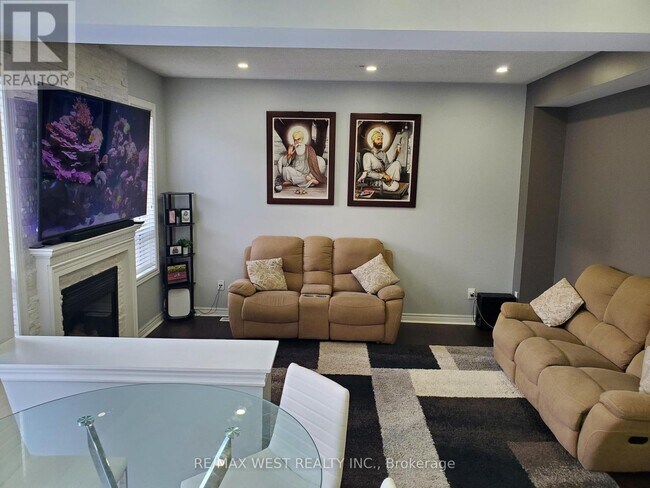 Photo du bâtiment - 63 Village Lake Crescent