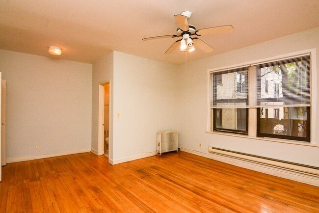 Building Photo - 1053 W George St