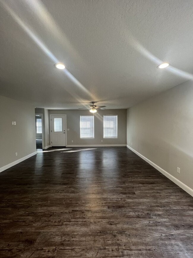 Building Photo - COMING SOON: BEAUTIFUL 3 BEDROOM / 2 BATHROOM HOME LOCATED IN JOPLIN MO!