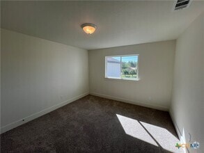 Building Photo - 1810 Royal Loop