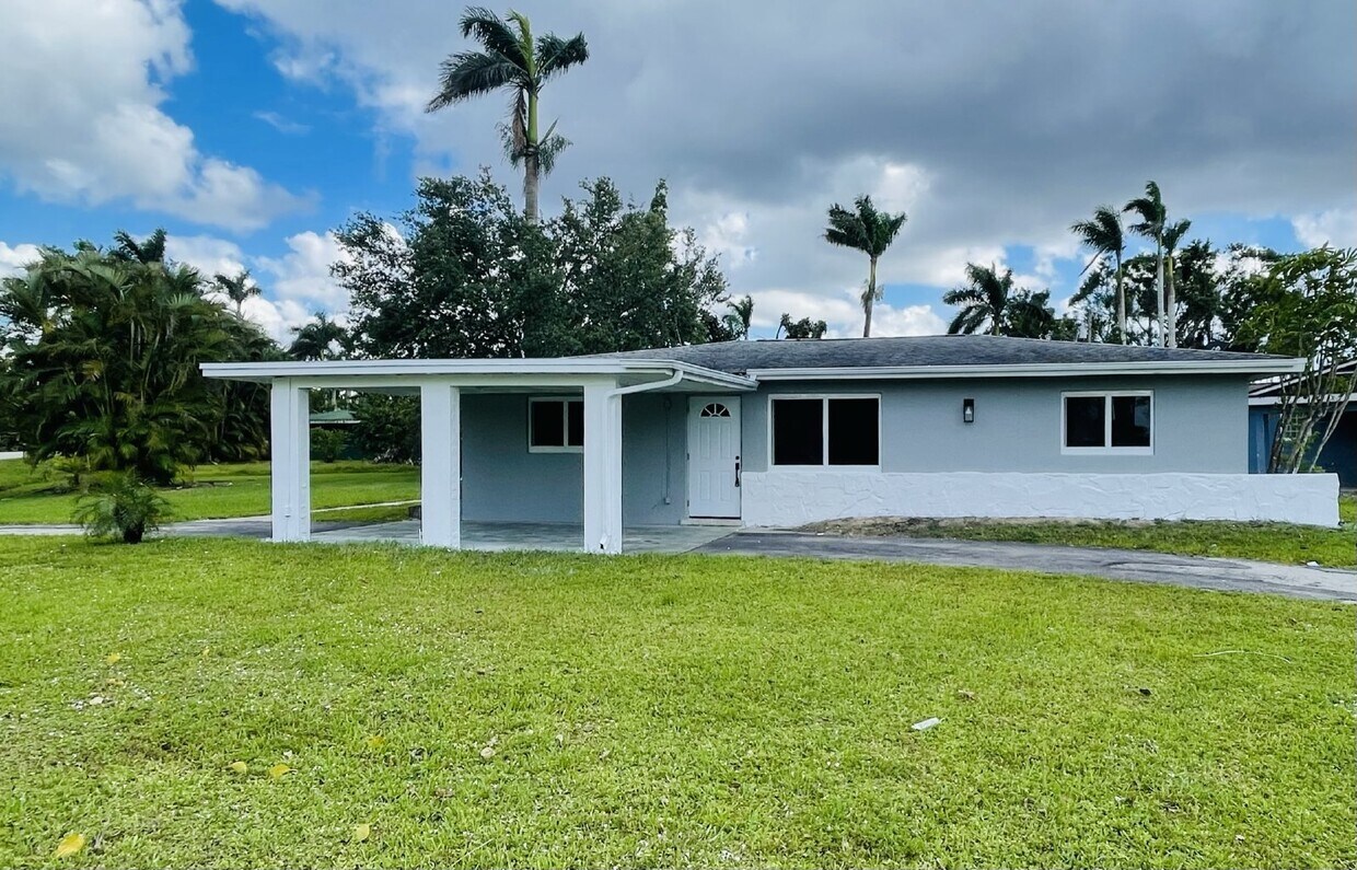 Primary Photo - Newly Update Fort Myers Home For Rent