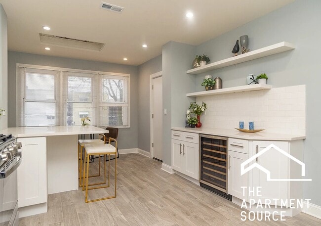 Foto del edificio - 3734 N Racine Ave