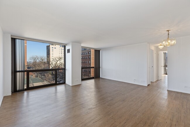 Building Photo - 4343 N Clarendon Ave