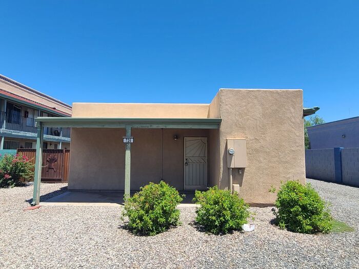 Primary Photo - Beautiful 3 bedroom 2 bathroom with washer...