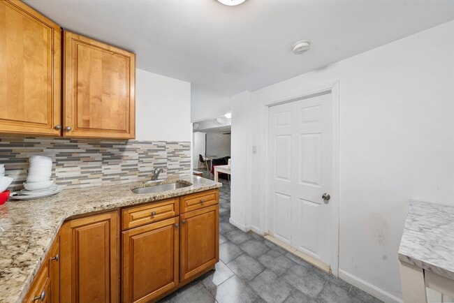 Foto del edificio - 294 Ege Ave