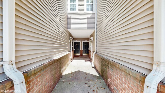 Building Photo - 21 Lee Court Unit E1
