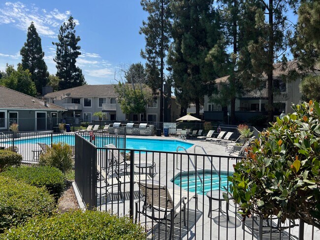 Building Photo - 15062 Avenida Venusto