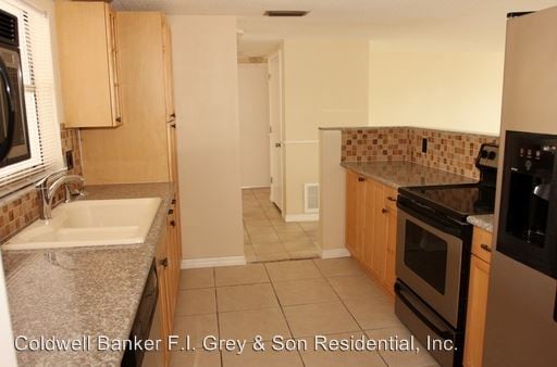 Building Photo - 10039 Salix Ln