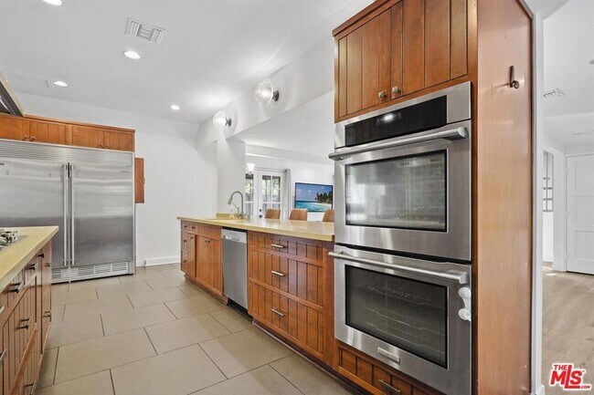 Foto del edificio - 23057 Sylvan St