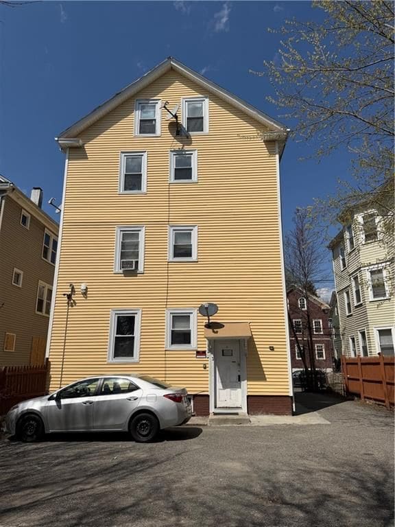 Building Photo - 368 Orms St