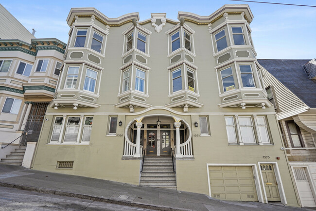 Building Photo - 1565 Clay St