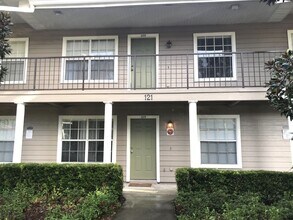 Building Photo - 121 Reserve Cir