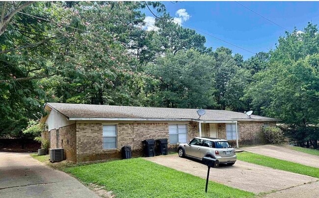 Building Photo - 3023 Bernice St