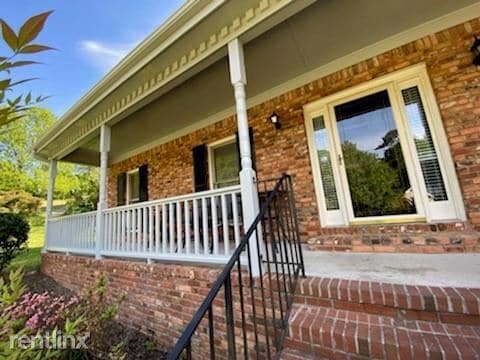 Building Photo - 995 Laurel Springs Ln SW