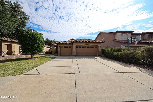 Building Photo - 8442 W Mary Ann Dr