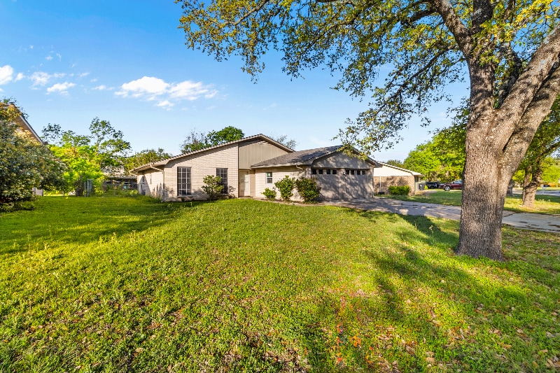 Primary Photo - 3913 Chisholm Trail