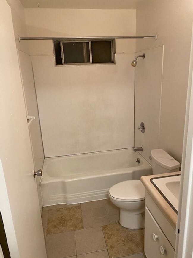 Building Photo - Maple 2