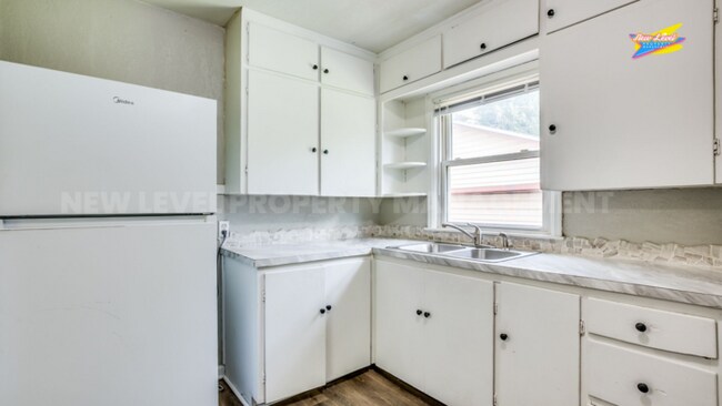 Building Photo - 2208 E Shadybrook Ln