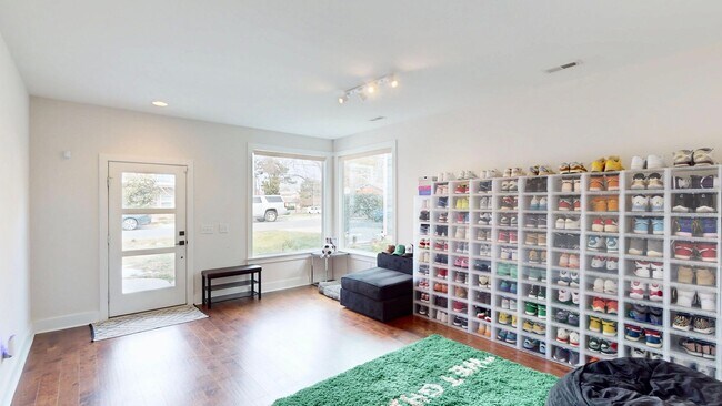 Foto del edificio - 1220 Lomax Ave