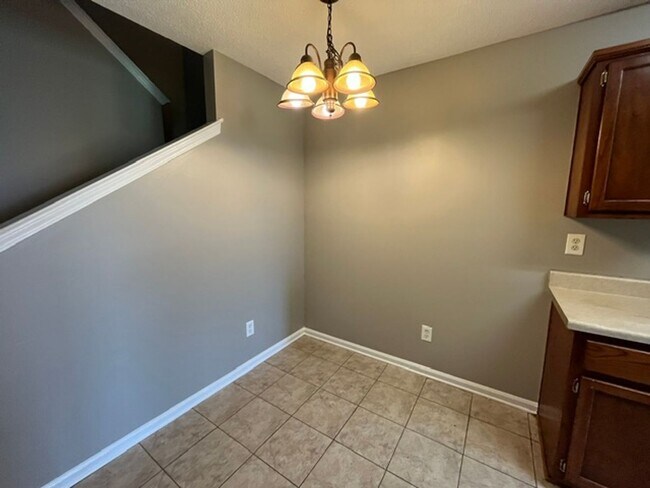 Building Photo - Renovated 3 Bedroom 3 Bath Townhome for Rent!