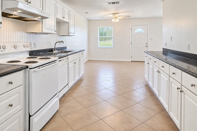Foto del edificio - 1805 Bayou Homes Dr
