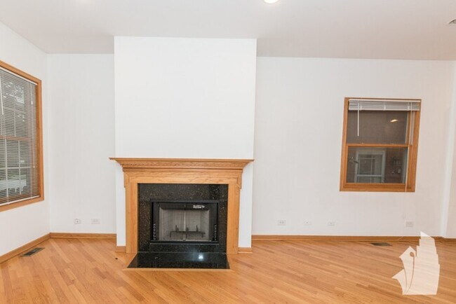 Foto del edificio - 2653 N Wayne Ave