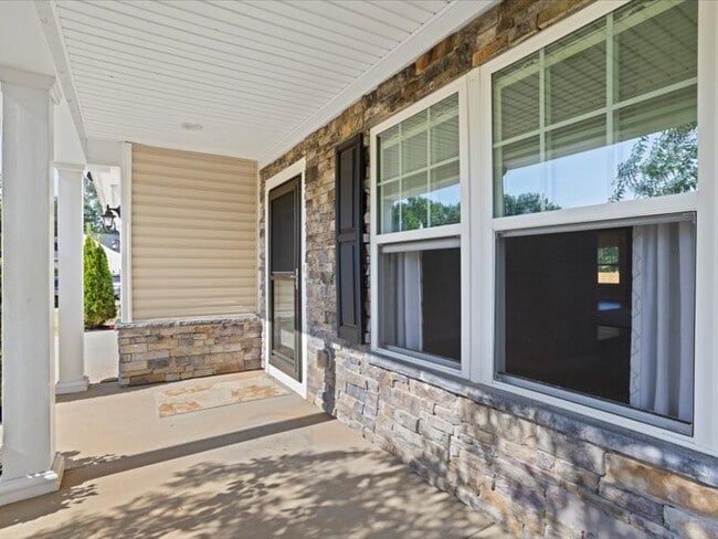 Building Photo - 120 Thames Valley Dr
